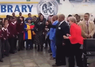 梅姨因尬舞火了 特蕾莎·梅访问非洲