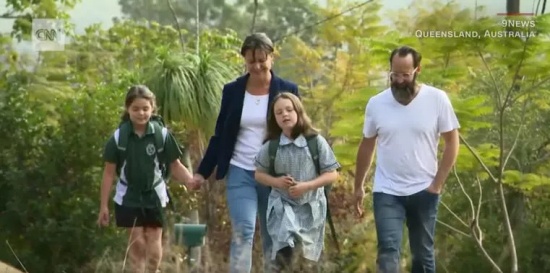 澳大利亚政客围攻9岁女孩