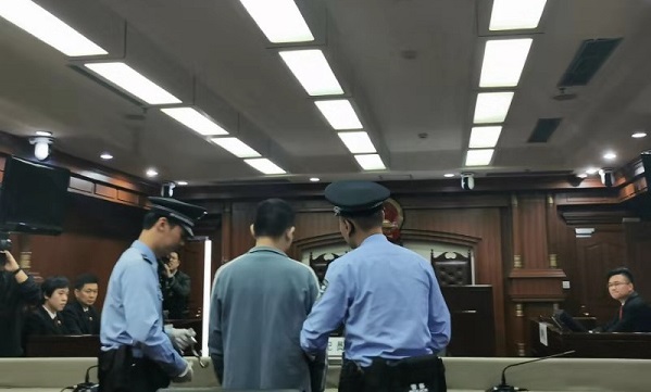 首例咸猪手入刑案