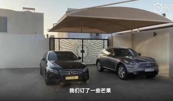 这位普通的迪拜居民家中两辆豪车停在车库内