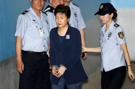 朴槿惠累计获刑22年 最晚87岁出狱