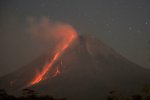 印度尼西亚默拉皮火山爆发