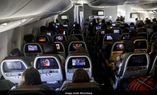 美国对飞机上不戴口罩的乘客处以双倍罚款