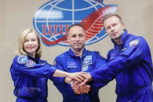 俄罗斯女演员在空间站拍摄电影 已重返地球