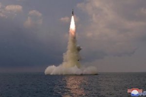 朝鲜发射新型潜射弹道导弹