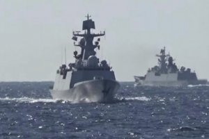 中俄军舰在太平洋举行首次联合巡逻