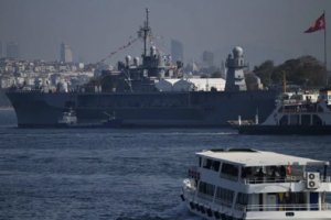 俄罗斯海军在黑海追踪美国军舰