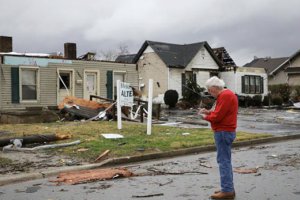 美国龙卷风至少造成94人死亡