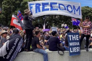 新西兰数千人抗议强制接种疫苗和防疫封锁