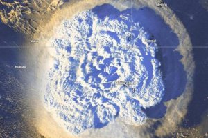 汤加火山喷发现场似“核爆”升起蘑菇云