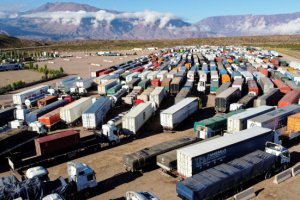智利边境核酸检测缓慢导致数千名阿根廷卡车司机滞