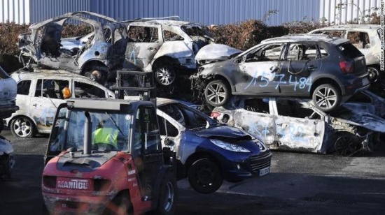法国新年第一天847辆车被烧