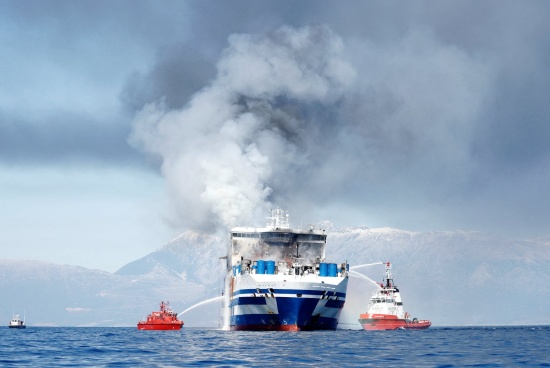 希腊开往意大利渡轮大火后发现幸存者 仍有11人下落不明
