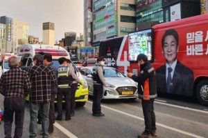 韩总统候选人竞选车上2人死亡 死因不明