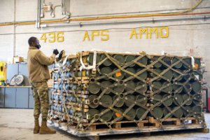 美国向乌克兰支援更多火炮