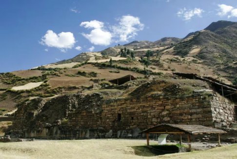 考古学家在拥有3000年历史的秘鲁神庙中发现通道