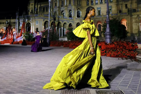 Dior在西班牙时装秀闪耀着弗拉门戈的气息