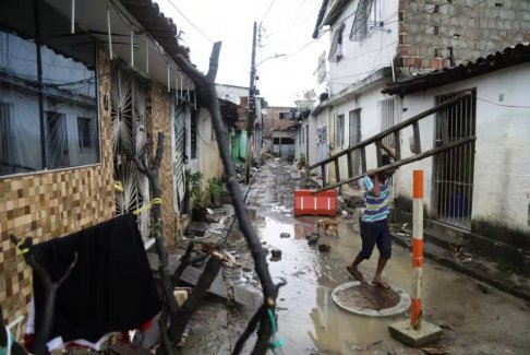 巴西洪灾死亡人数升至106人 仍有10人失踪