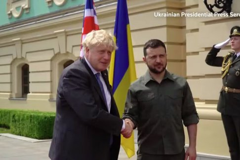 英国首相鲍里斯·约翰逊在基辅会见泽连斯基