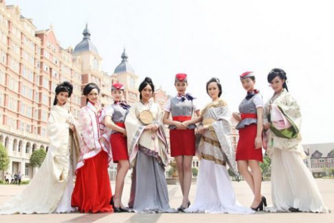<b>史上最唯美毕业照走红 8位美女都是空姐</b>