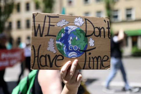 数千人在慕尼黑游行 要求G7就贫困和气候问题采取行