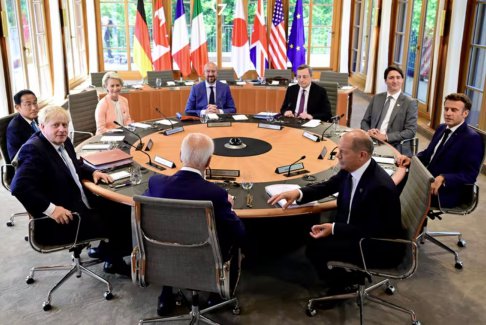 G7领导人嘲笑赤膊骑马者普京