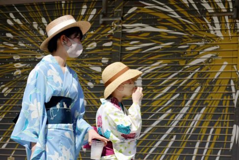 日本东京高温40℃又遭遇停电引发人们担忧