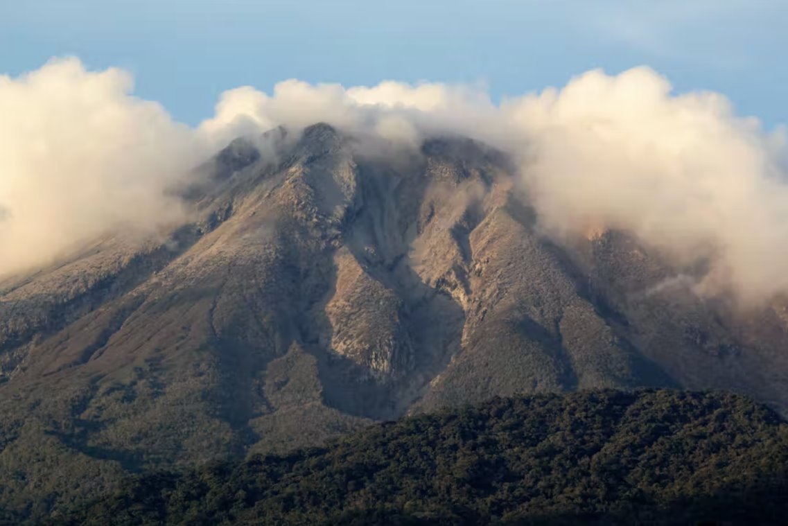 菲律宾布鲁山火山喷发 菲律宾提高了火山的警戒级别