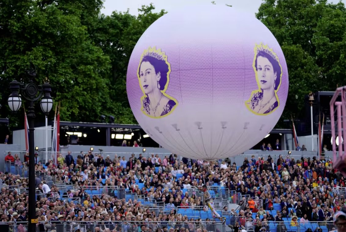 英国人感谢伊丽莎白女王70年 君主制展望未来