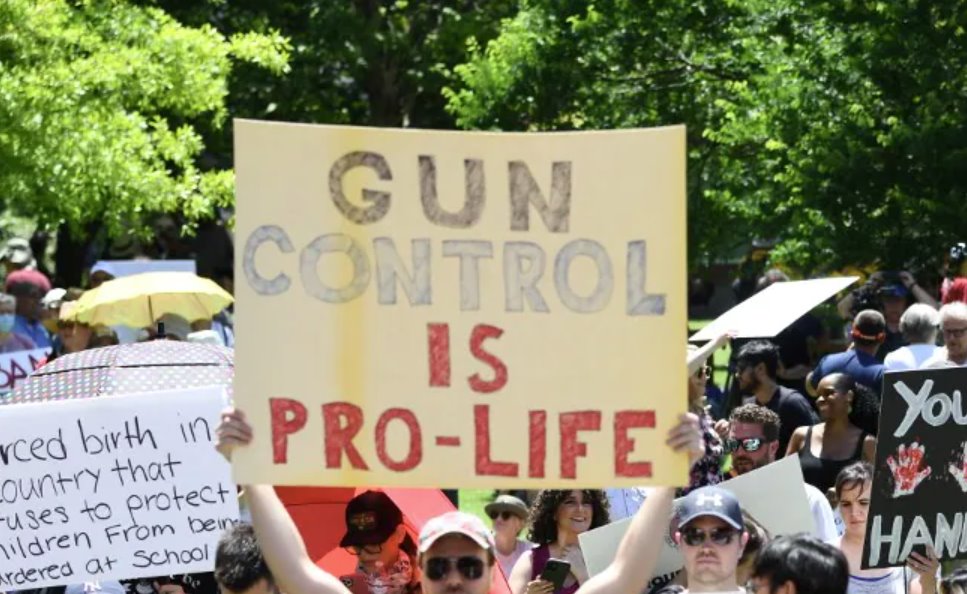 拜登签署数十年来第一部重要的美国枪支管制法