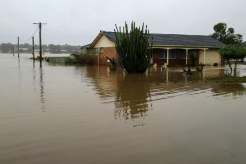 澳大利亚恶劣天气缓解 悉尼居民评估洪水损失
