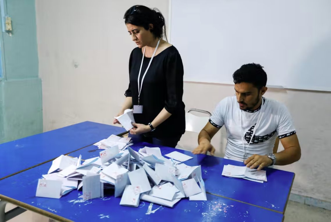突尼斯官员称新宪法以低投票率通过