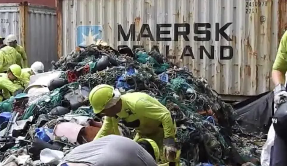 来自海洋大垃圾带的超过10万公斤塑料垃圾