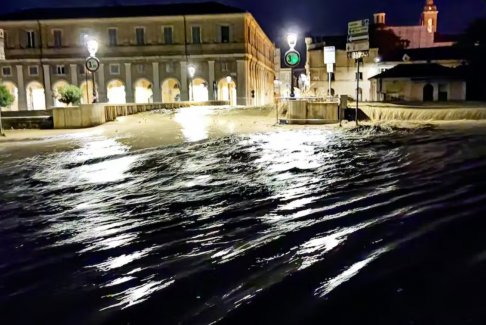 意大利马尔凯地区洪水至少七人死亡