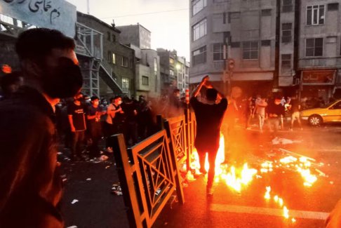 伊朗总统说 伊朗必须果断应对抗议活动