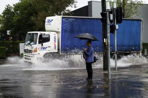 澳大利亚东部暴雨减弱 洪水威胁依然存在