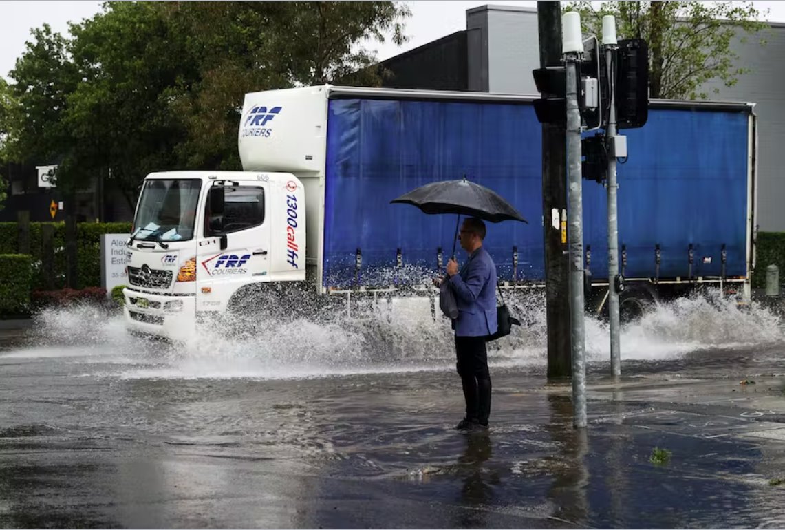 澳大利亚东部暴雨减弱 洪水威胁依然存在