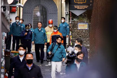 韩国总统呼吁采取安全措施防止人群事故