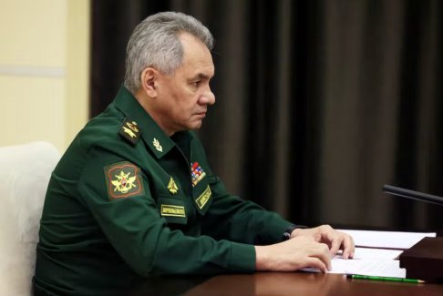 俄罗斯和白俄罗斯国防部长在明斯克举行军事合作会