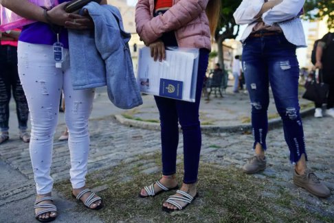 美国驻古巴大使馆自2017年以来首次全面恢复移民签证