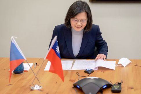 中国谴责捷克当选总统和蔡英文通电话