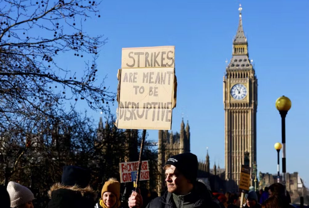 英国护士拒绝加薪提议 计划更多罢工