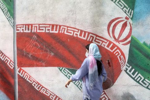 伊朗女记者因与阿米尼抗议有关的指控而受审