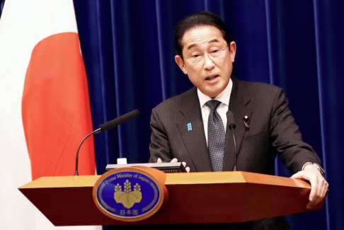 支持日本首相岸田文雄的内阁垮台
