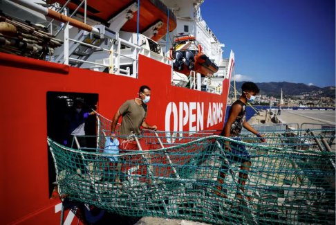 意大利兰佩杜萨岛外海移民沉船事故造成两2人死亡