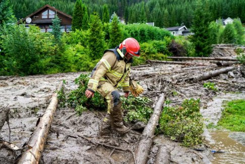 挪威数十年来最严重的洪水中疏散了数千人