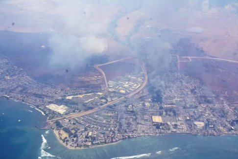 美国夏威夷毛伊岛山火肆虐 拜登扩大援助