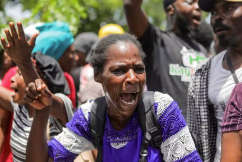 海地援助组织因数千人逃离帮派战争而停止行动