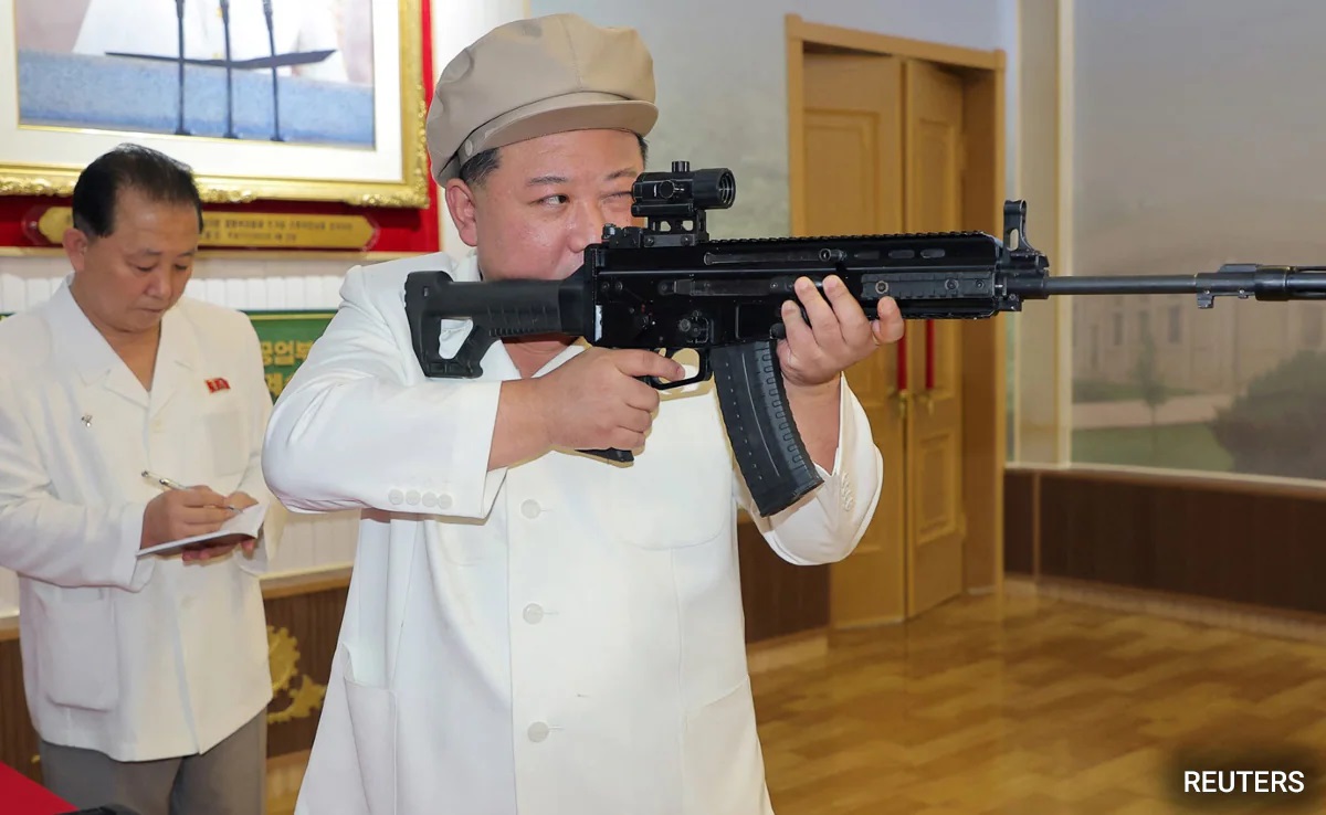 金正恩测试武器 向朝鲜工厂的士兵介绍情况