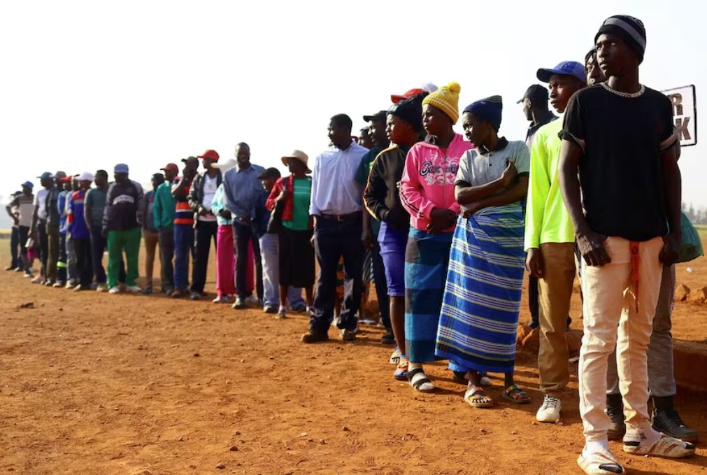 津巴布韦人在因延误而受到影响的选区投票第二天